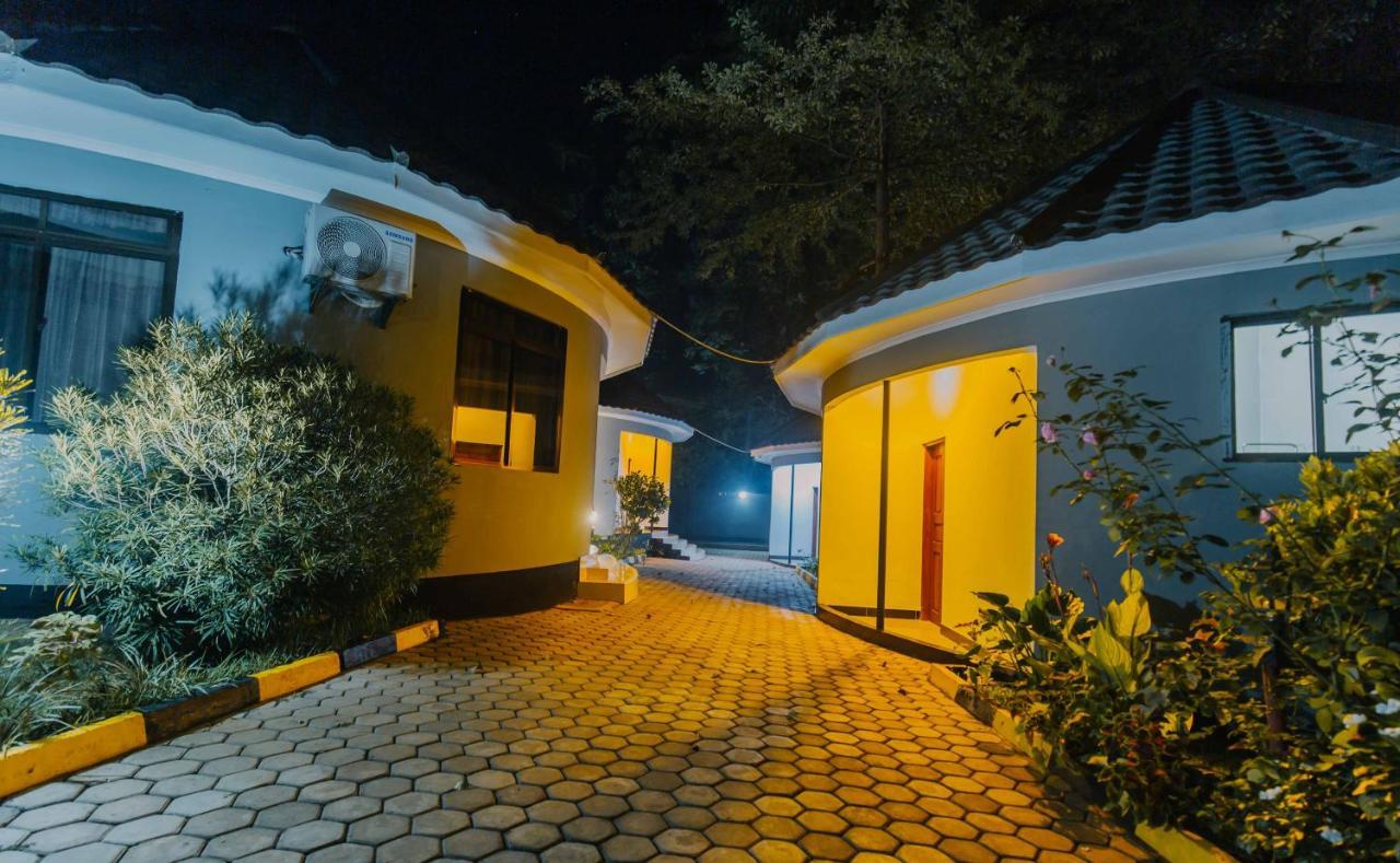Panama Garden Resort Moshi Esterno foto